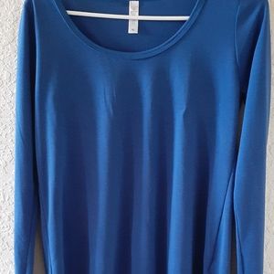 2 Lualroe lynane long sleeve shirts